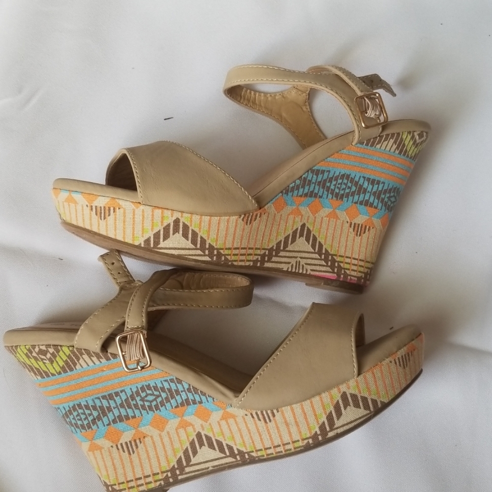 NWOT Colorful Wedges